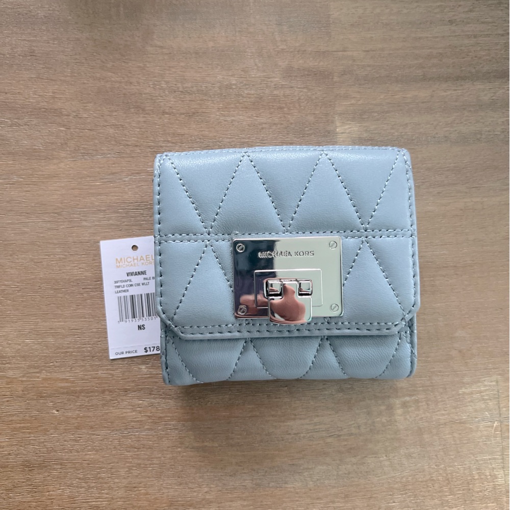 NWT MICHAEL KORS VIVIANNE QUILTED TRIFOLD WALLET pale blue